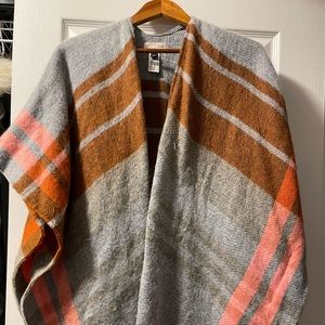Universal threads poncho